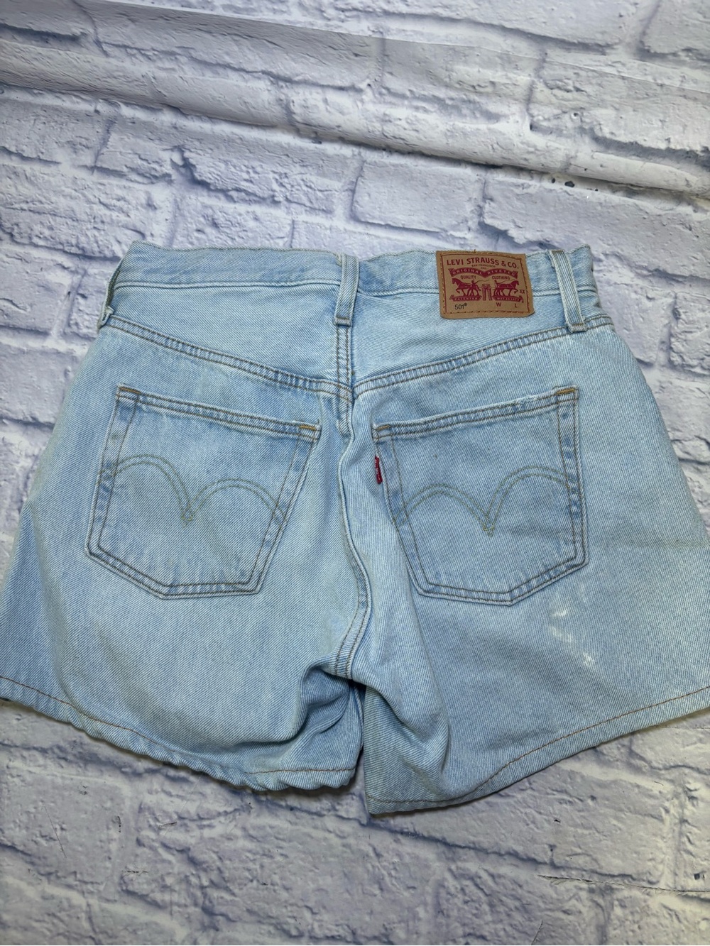 Levi's 501 Mid Thigh Shorts Women 27 Blue Denim Light Wash Button Fly Mom Jean